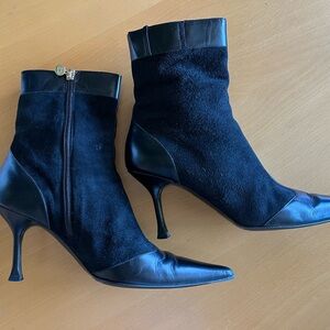 Escada Elegant Black Suede and Leather Heeled Boots